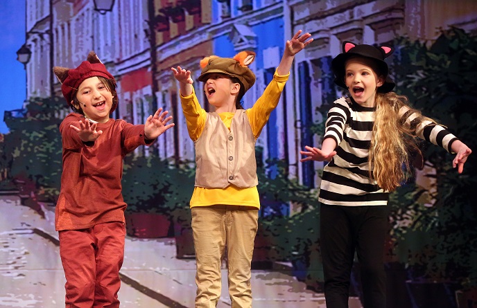 Actors in Aristocats Kids costumes